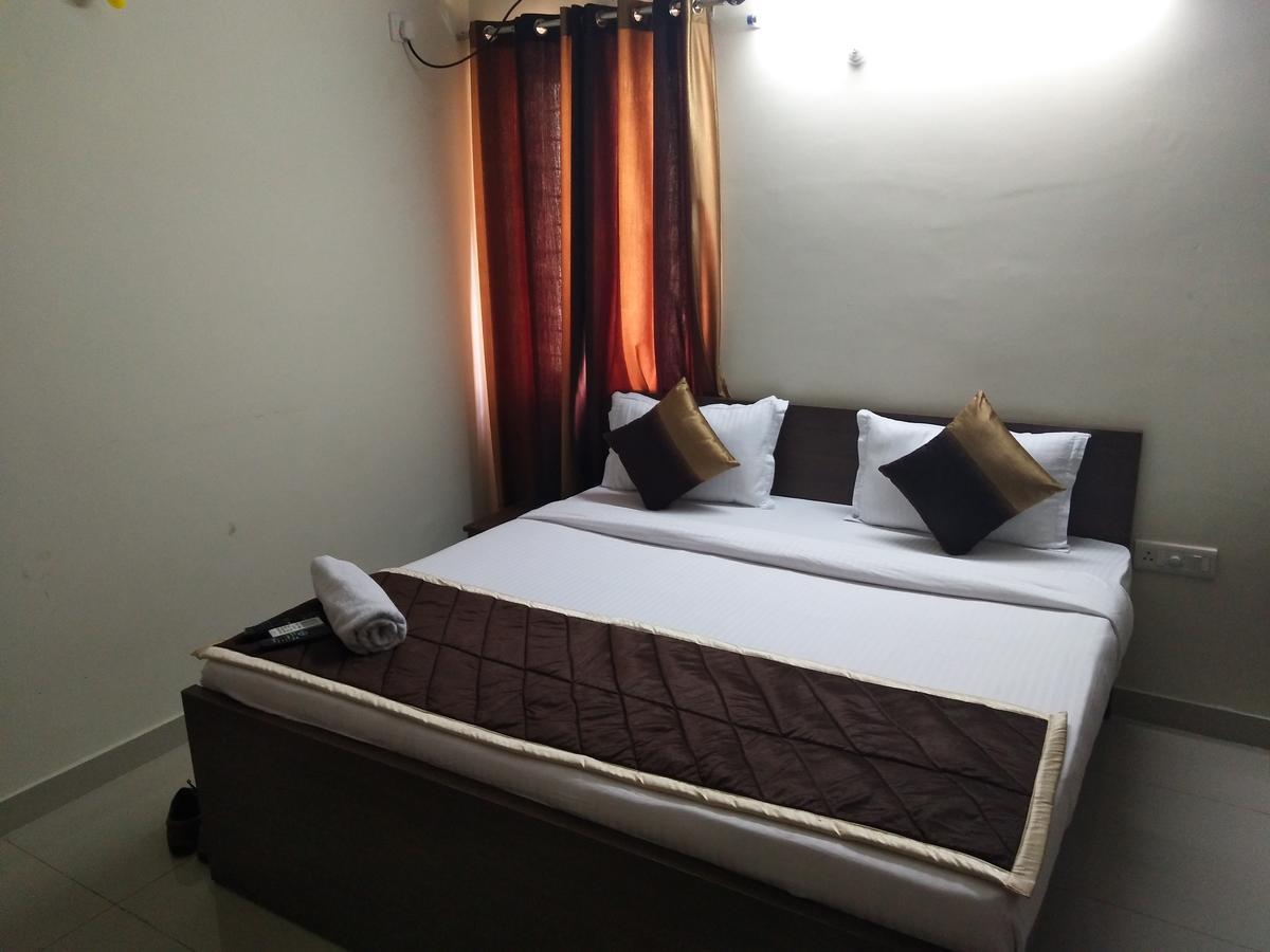 Fresh Living Prime Hitech Hotel Hyderabad Bagian luar foto