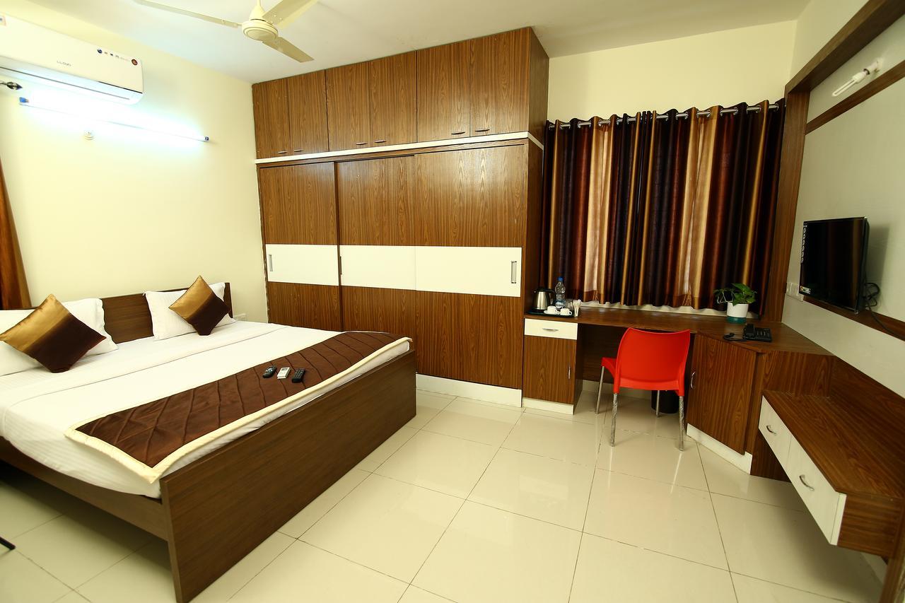 Fresh Living Prime Hitech Hotel Hyderabad Bagian luar foto
