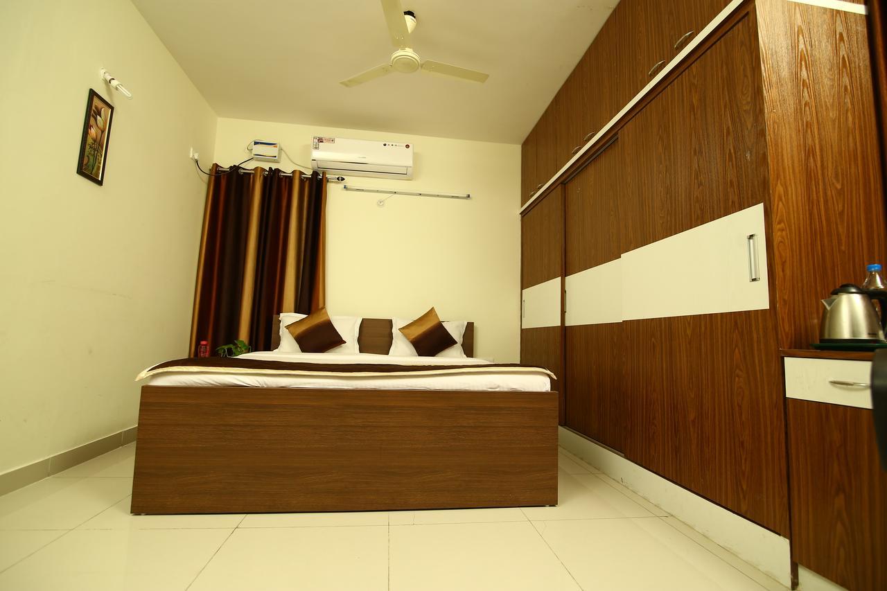 Fresh Living Prime Hitech Hotel Hyderabad Bagian luar foto