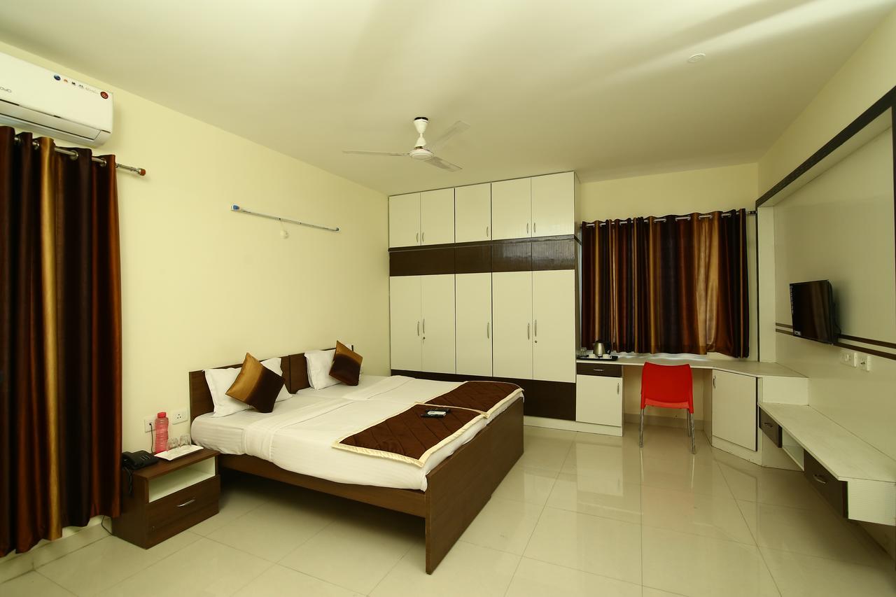 Fresh Living Prime Hitech Hotel Hyderabad Bagian luar foto