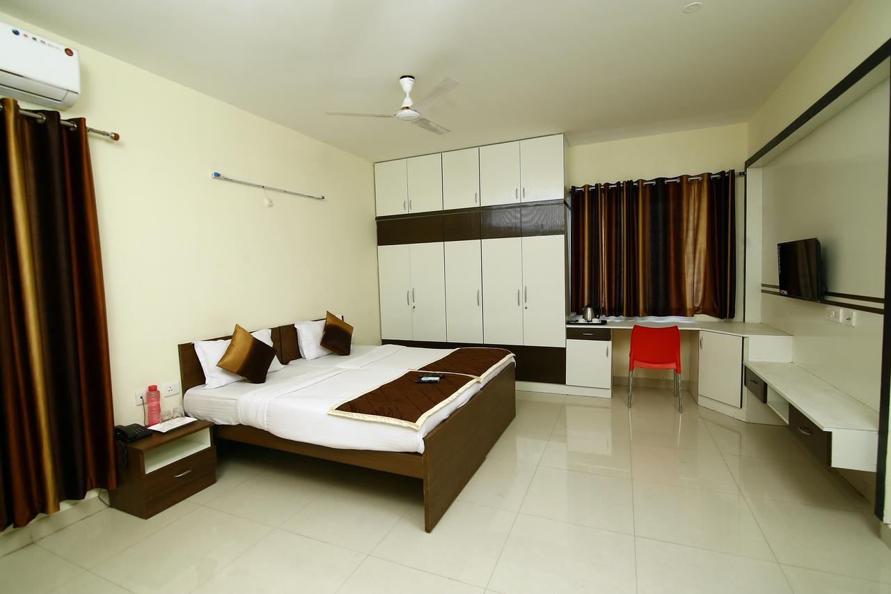 Fresh Living Prime Hitech Hotel Hyderabad Bagian luar foto