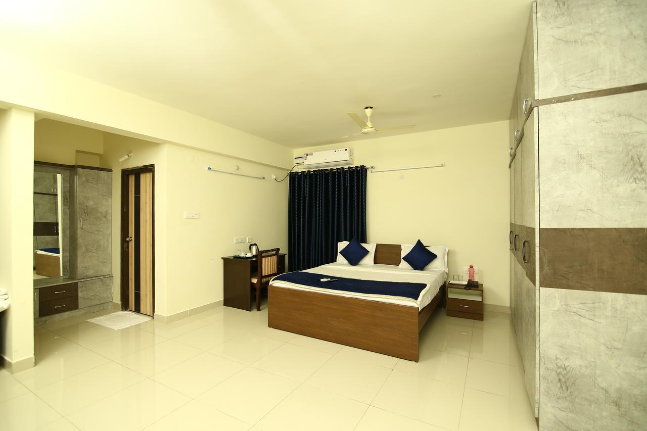 Fresh Living Prime Hitech Hotel Hyderabad Bagian luar foto