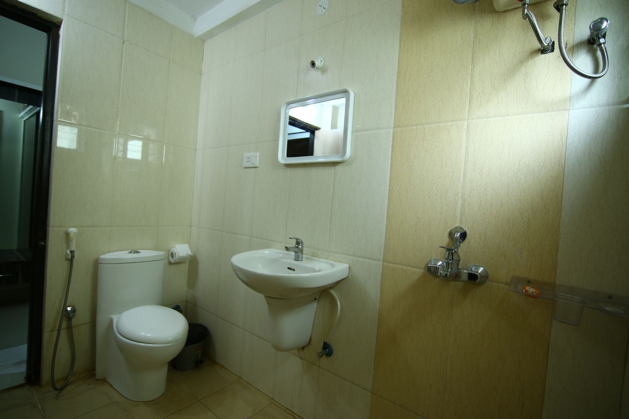 Fresh Living Prime Hitech Hotel Hyderabad Bagian luar foto