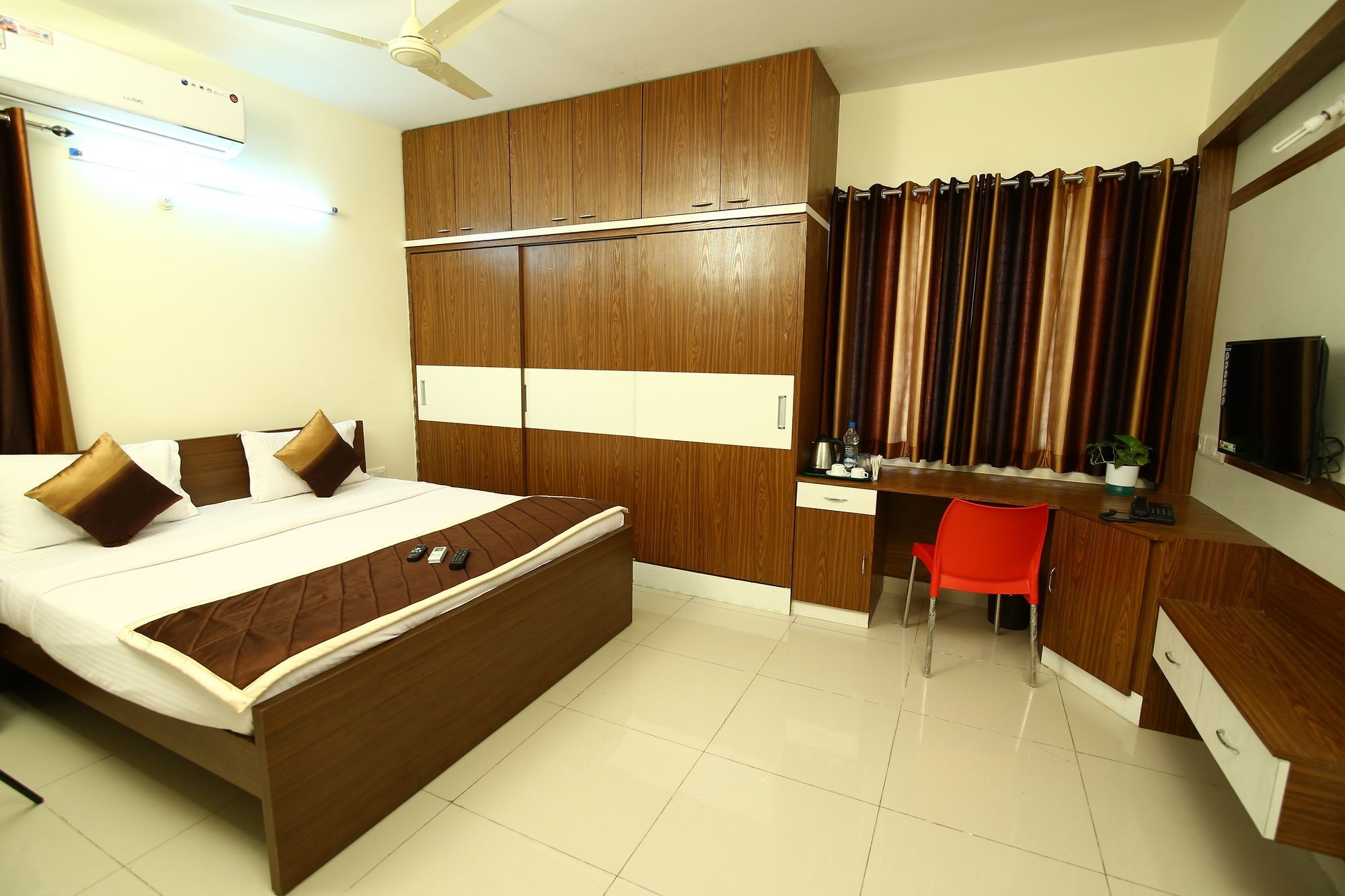 Fresh Living Prime Hitech Hotel Hyderabad Bagian luar foto